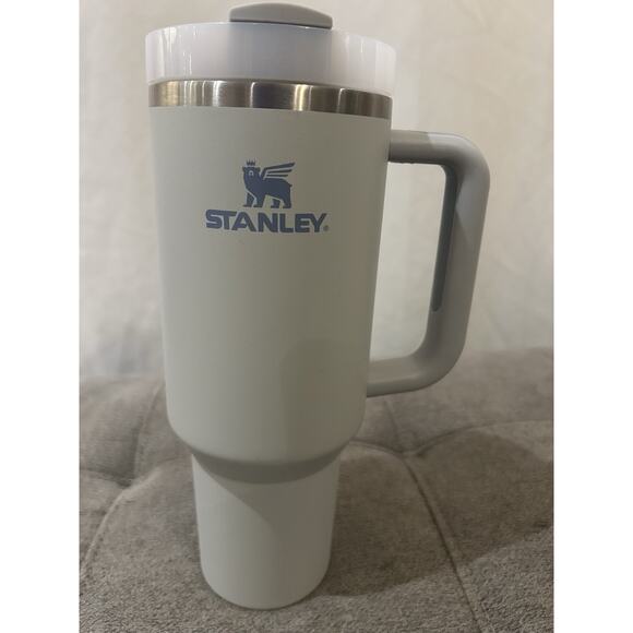 Stanley Quencher H2O Travel Tumbler 40 oz in Gray - Picture 1 of 7